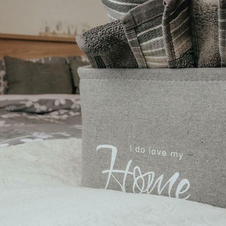 Apartament 1 Decembrie Apartment อัลบายูเลีย ภายนอก รูปภาพ
