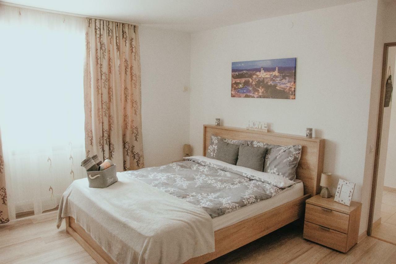 Apartament 1 Decembrie Apartment อัลบายูเลีย ภายนอก รูปภาพ