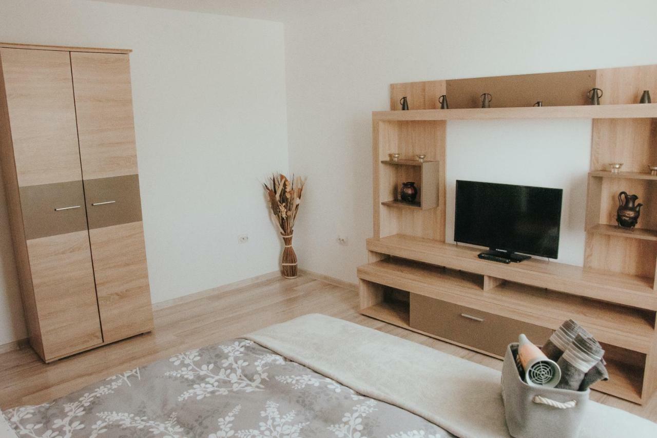 Apartament 1 Decembrie Apartment อัลบายูเลีย ภายนอก รูปภาพ
