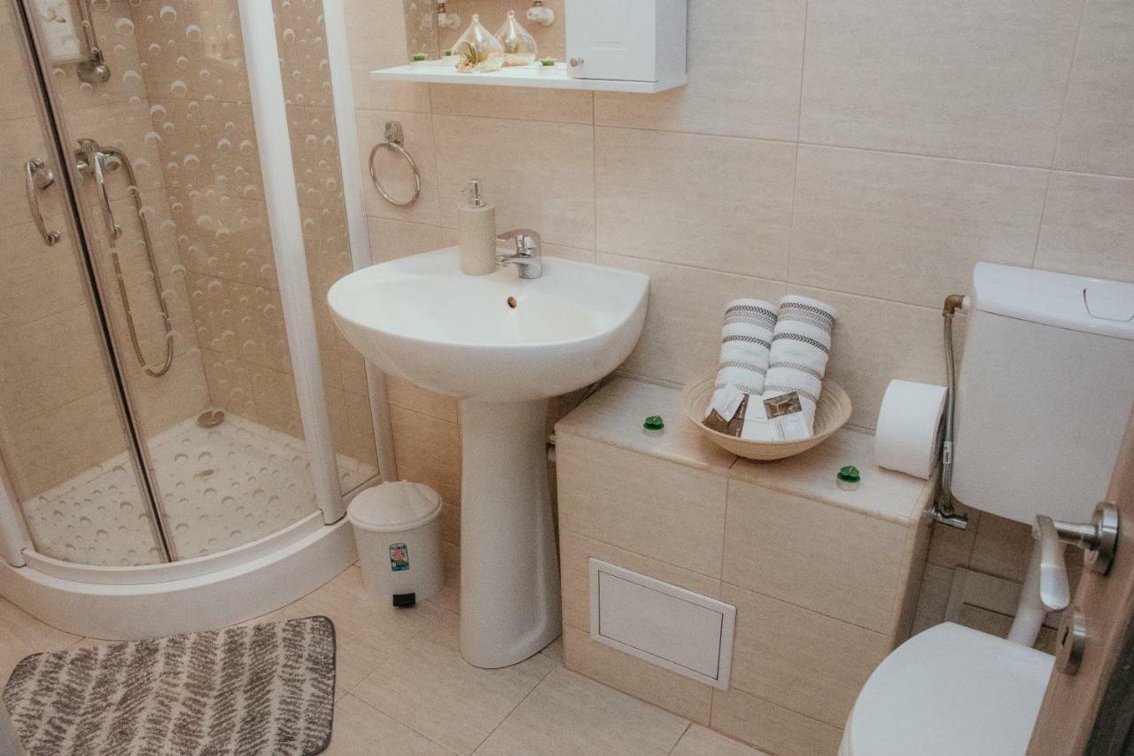 Apartament 1 Decembrie Apartment อัลบายูเลีย ภายนอก รูปภาพ