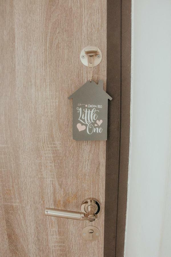 Apartament 1 Decembrie Apartment อัลบายูเลีย ภายนอก รูปภาพ