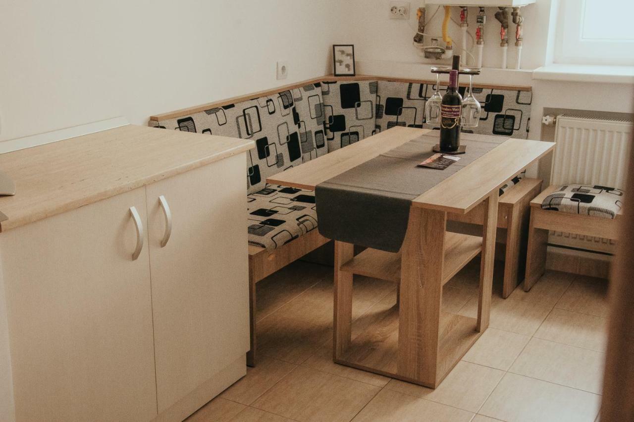 Apartament 1 Decembrie Apartment อัลบายูเลีย ภายนอก รูปภาพ